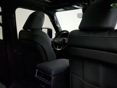 Used 2026 Lexus GX 550 w/ Accessory Package (2T) AWD/4WD image 40