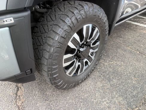 Used 2025 GMC Sierra 2500 Denali Ultimate AWD/4WD image 9