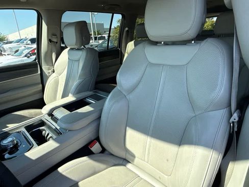 Used 2024 Jeep Wagoneer L Series II w/ Flexible Seating Group RWD image 14