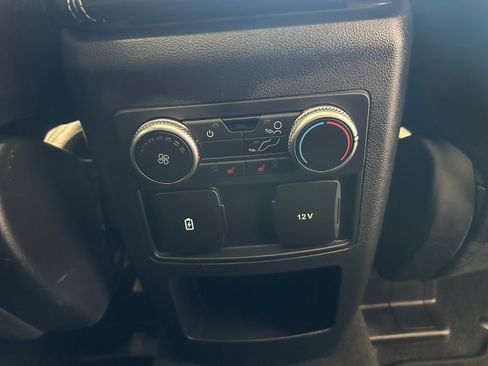 Used 2020 Ford Explorer XLT w/ Equipment Group 202A AWD/4WD image 15