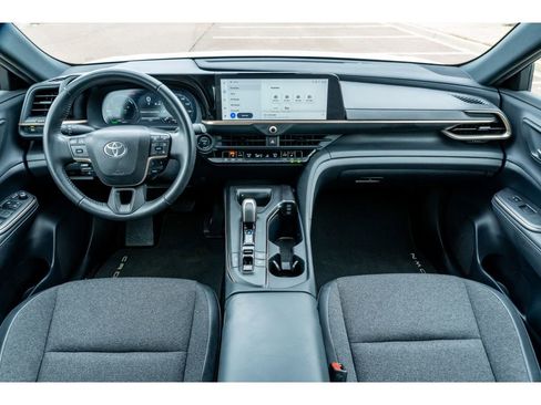 Used 2023 Toyota Crown XLE image 18