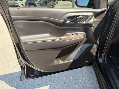 Used 2022 GMC Acadia Denali w/ Denali Ultimate Package AWD/4WD image 17