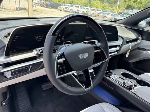 New 2026 Cadillac Lyriq Premium Luxury AWD/4WD image 36