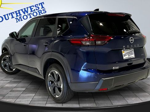 Used 2025 Nissan Rogue SV AWD/4WD image 5