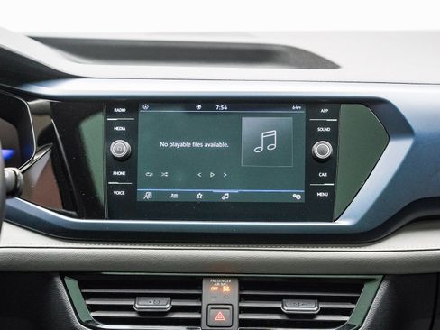 Used 2024 Volkswagen Taos SE w/ Panoramic Sunroof Package FWD image 15