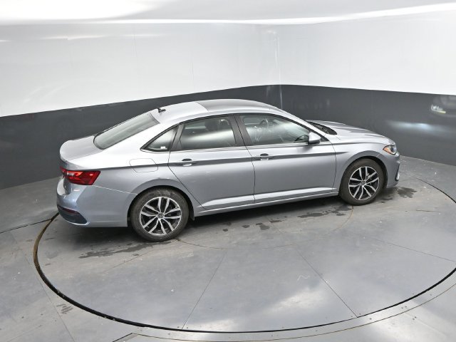 Used 2025 Volkswagen Jetta SE FWD image 34