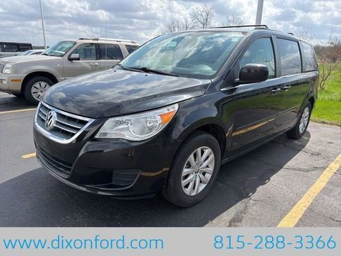 Used 2012 Volkswagen Routan SE image 1