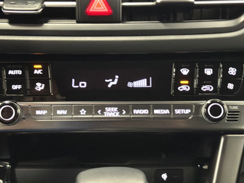 Used 2025 Kia Seltos SX AWD/4WD image 16