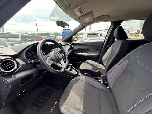 Used 2018 Nissan Kicks SV FWD image 10