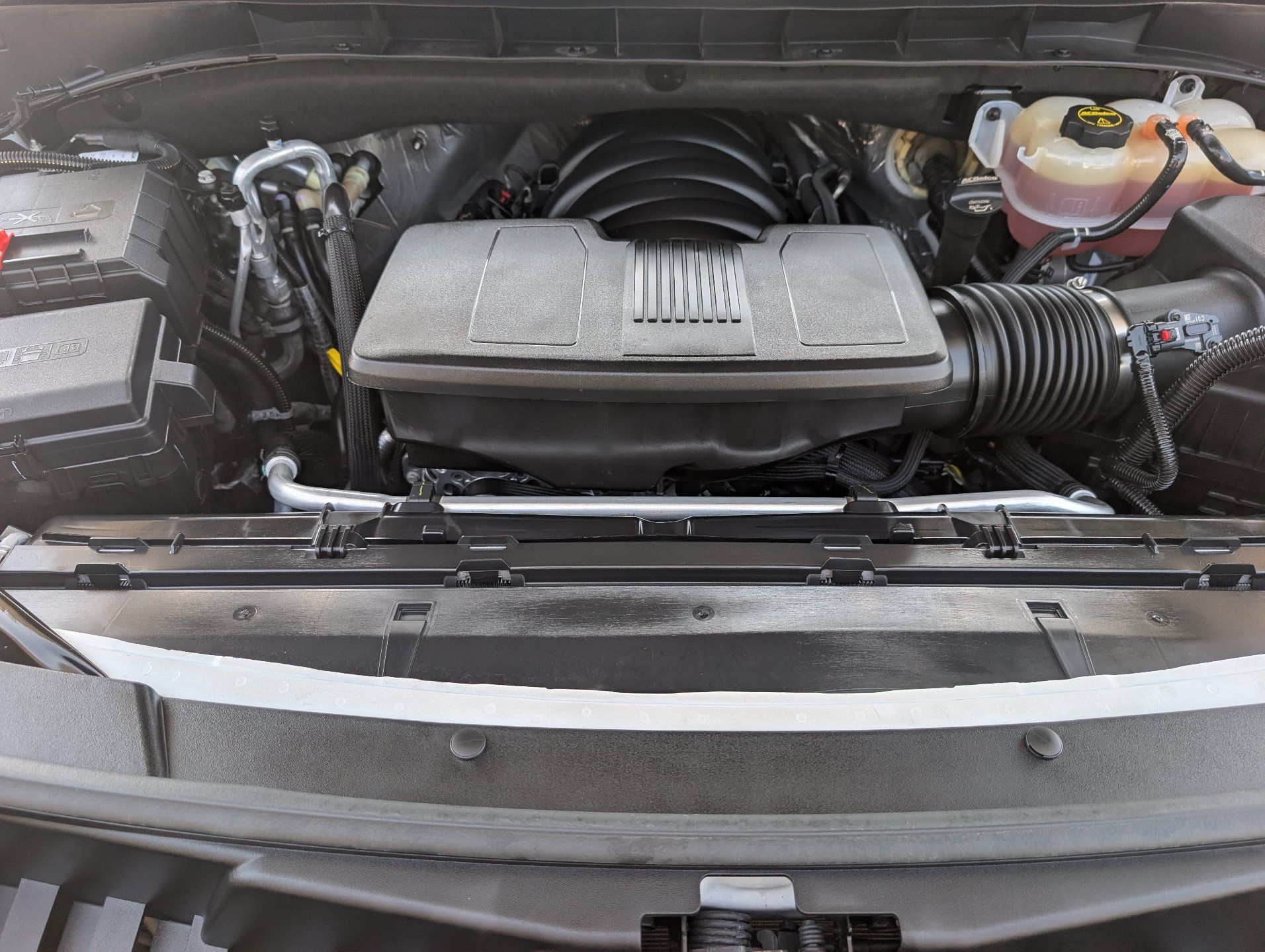Used 2024 Cadillac Escalade Sport Platinum w/ LPO, ONYX Package AWD/4WD image 4