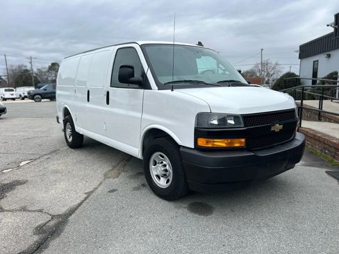 Used 2019 Chevrolet Express 2500 Van 3D w/ Communications Package image 5
