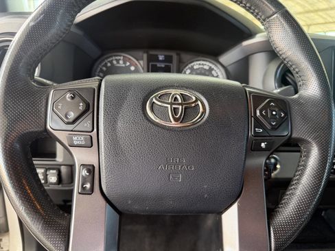 Used 2017 Toyota Tacoma TRD Sport w/ Tow Package image 15