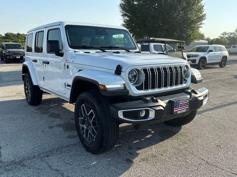 Used 2026 Jeep Wrangler Unlimited Sahara AWD/4WD image 7
