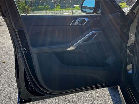 Used 2022 BMW X6 xDrive40i w/ M Sport Package image 22