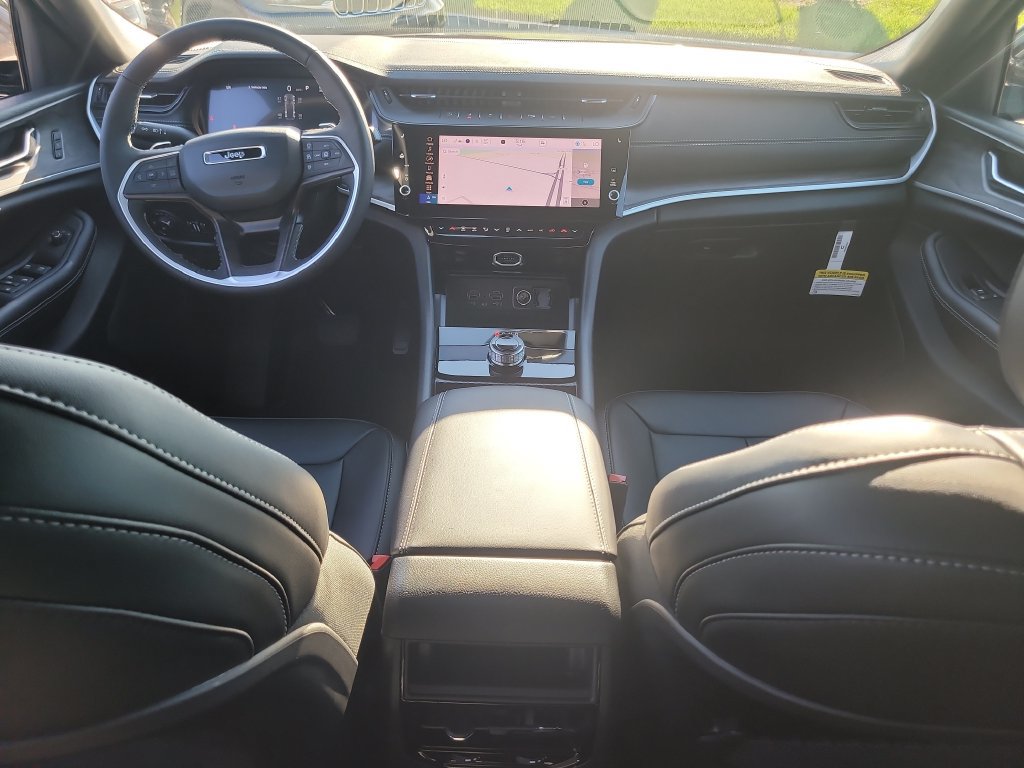 New 2027 Jeep Grand Cherokee Limited RWD image 14