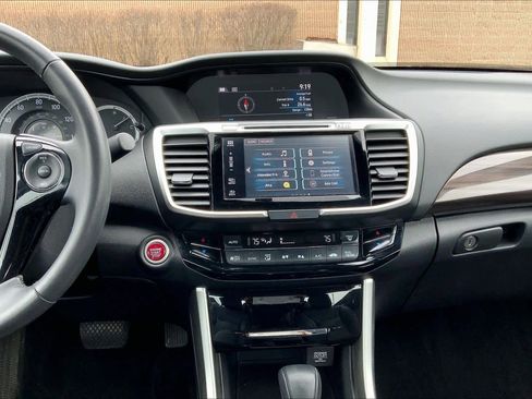 Used 2017 Honda Accord EX-L image 7