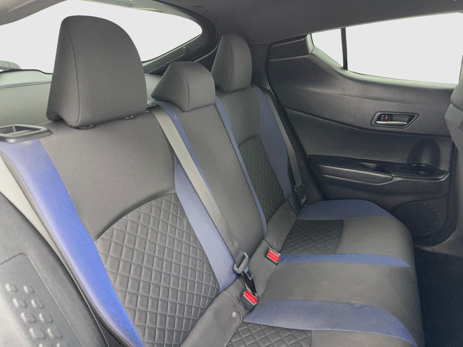 Used 2020 Toyota C-HR XLE FWD image 43