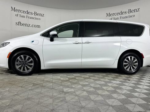 Used 2023 Chrysler Pacifica Touring-L FWD image 7