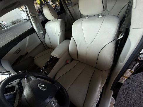Used 2011 Toyota Venza AWD image 18