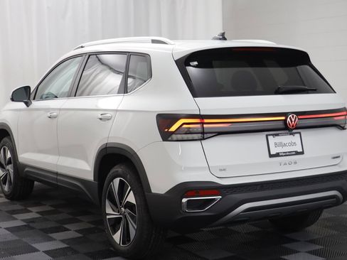 New 2026 Volkswagen Taos SE image 14