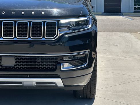 Certified 2024 Jeep Wagoneer Series II w/ Flexible Seating Group RWD image 13