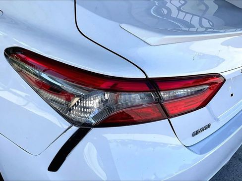 Used 2019 Toyota Camry SE w/ Convenience Package FWD image 20