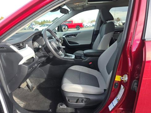 Used 2021 Toyota RAV4 XLE w/ Convenience Package image 6