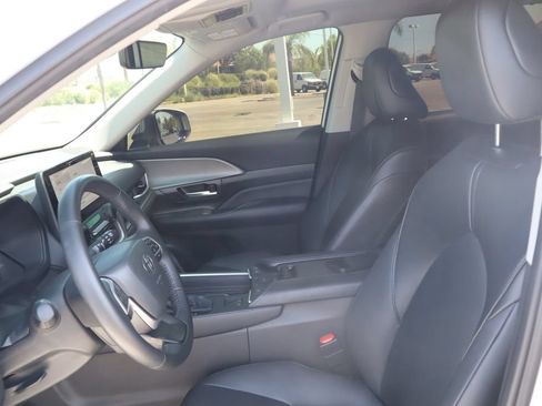 Used 2025 Toyota Grand Highlander AWD Hybrid image 18