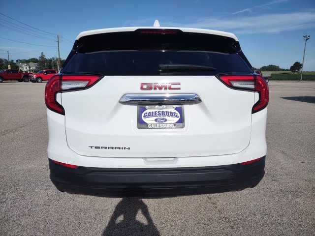 Used 2024 GMC Terrain SLE FWD image 4