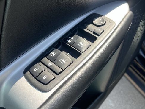 Used 2018 Dodge Journey SE w/ Safe & Sound Group image 13