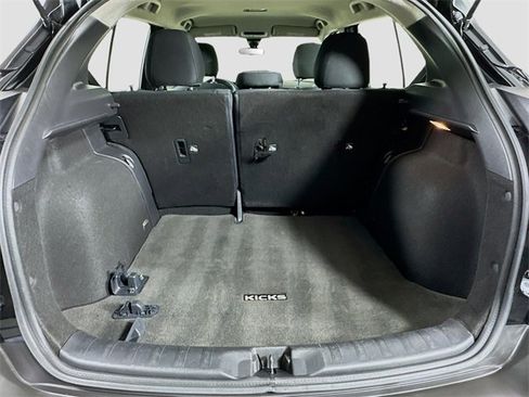 Used 2020 Nissan Kicks S image 27