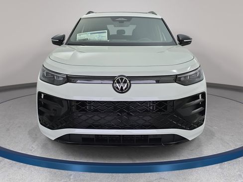 New 2026 Volkswagen Tiguan SE R-Line FWD image 2