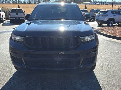 Used 2024 Jeep Grand Cherokee L Altitude image 3