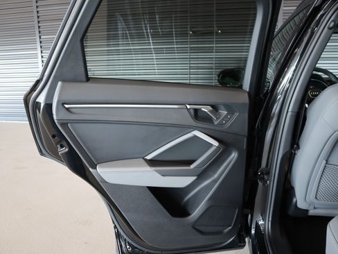 Used 2025 Audi Q3 2.0T Premium w/ Convenience Package image 29