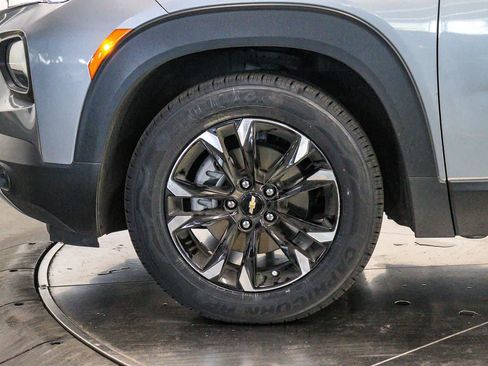 Used 2023 Chevrolet TrailBlazer LT w/ LPO, Blackout Package FWD image 9