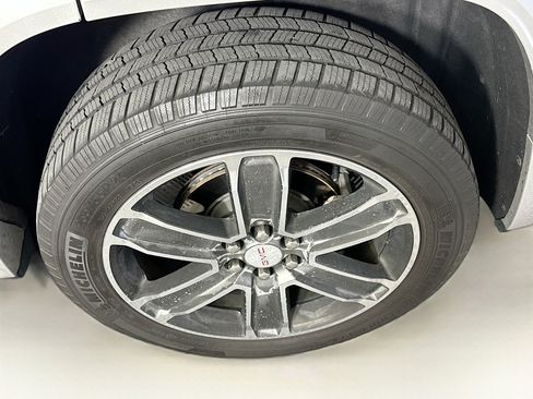 Used 2019 GMC Acadia Denali w/ Technology Package AWD/4WD image 11