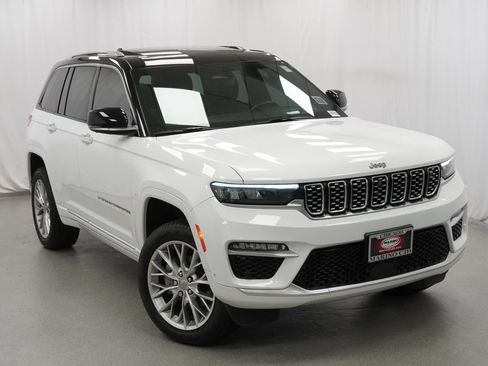 Certified 2022 Jeep Grand Cherokee Summit w/ Adv Protech Group IV AWD/4WD image 9