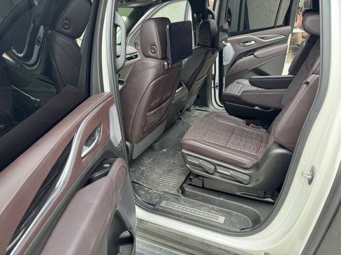 Used 2024 Cadillac Escalade ESV V w/ Heavy-Duty Trailer Package AWD/4WD image 6