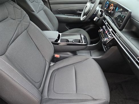 New 2026 Hyundai Tucson Blue SE image 15