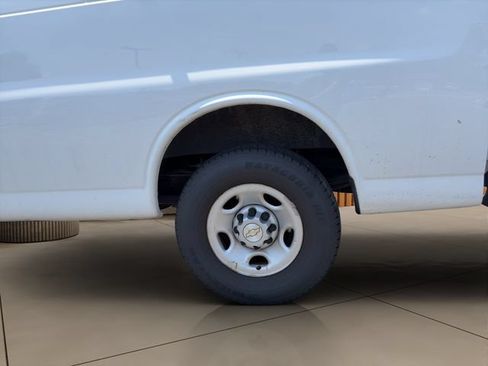 Used 2021 Chevrolet Express 2500 RWD image 25