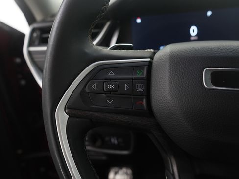 Used 2023 Jeep Grand Cherokee Limited image 18