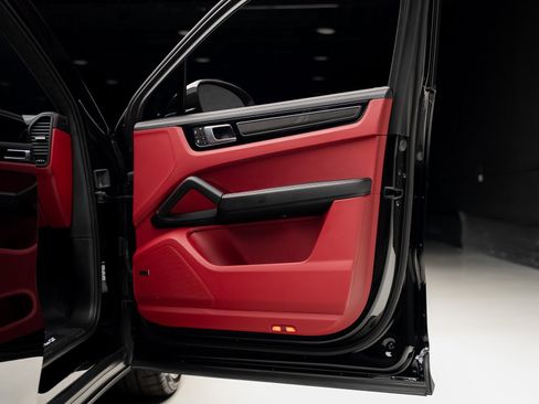 Used 2023 Porsche Cayenne Turbo GT image 63