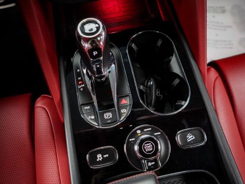 Used 2022 Bentley Bentayga AWD/4WD image 18