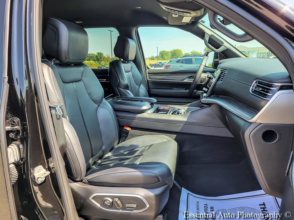 Used 2024 Jeep Wagoneer Series III AWD/4WD image 34