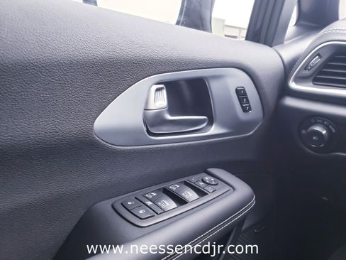 New 2026 Chrysler Pacifica Limited image 31