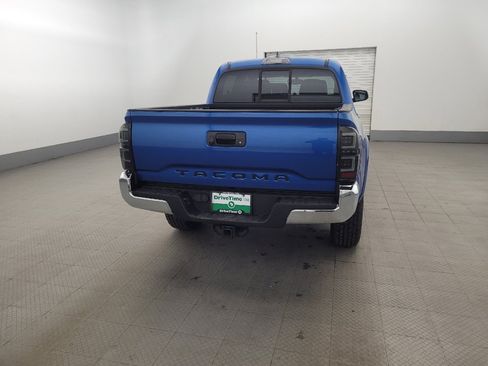 Used 2016 Toyota Tacoma SR5 w/ SR5 Appearance Package (SN) image 7