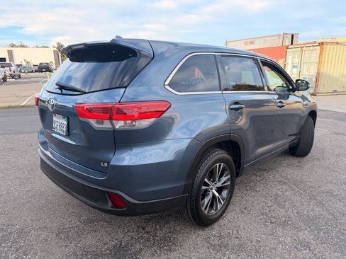 Used 2017 Toyota Highlander Plus w/ Carpet Mat Package FWD image 8