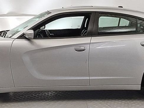 Used 2020 Dodge Charger SXT w/ Leather Interior Group RWD image 5