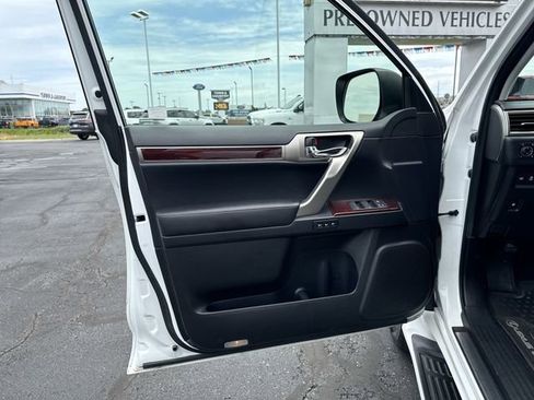 Used 2017 Lexus GX 460 Premium w/ Premium Package AWD/4WD image 11