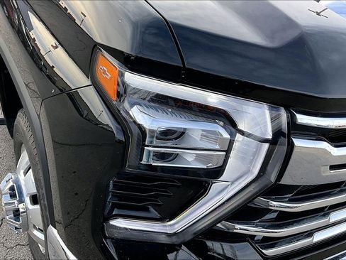 Used 2025 Chevrolet Silverado 3500 LTZ w/ LTZ Convenience Package image 31